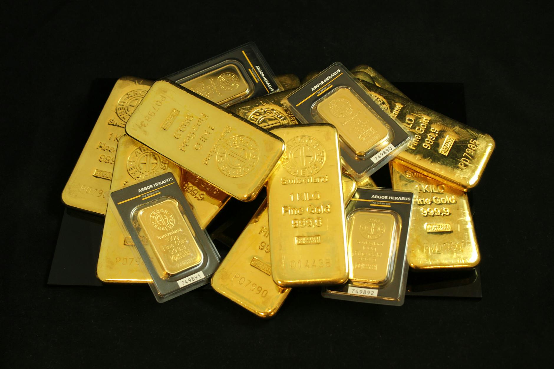 Gold Breaches $5,000 Barrier Amid Escalating Geopolitical and Monetary Uncertainty