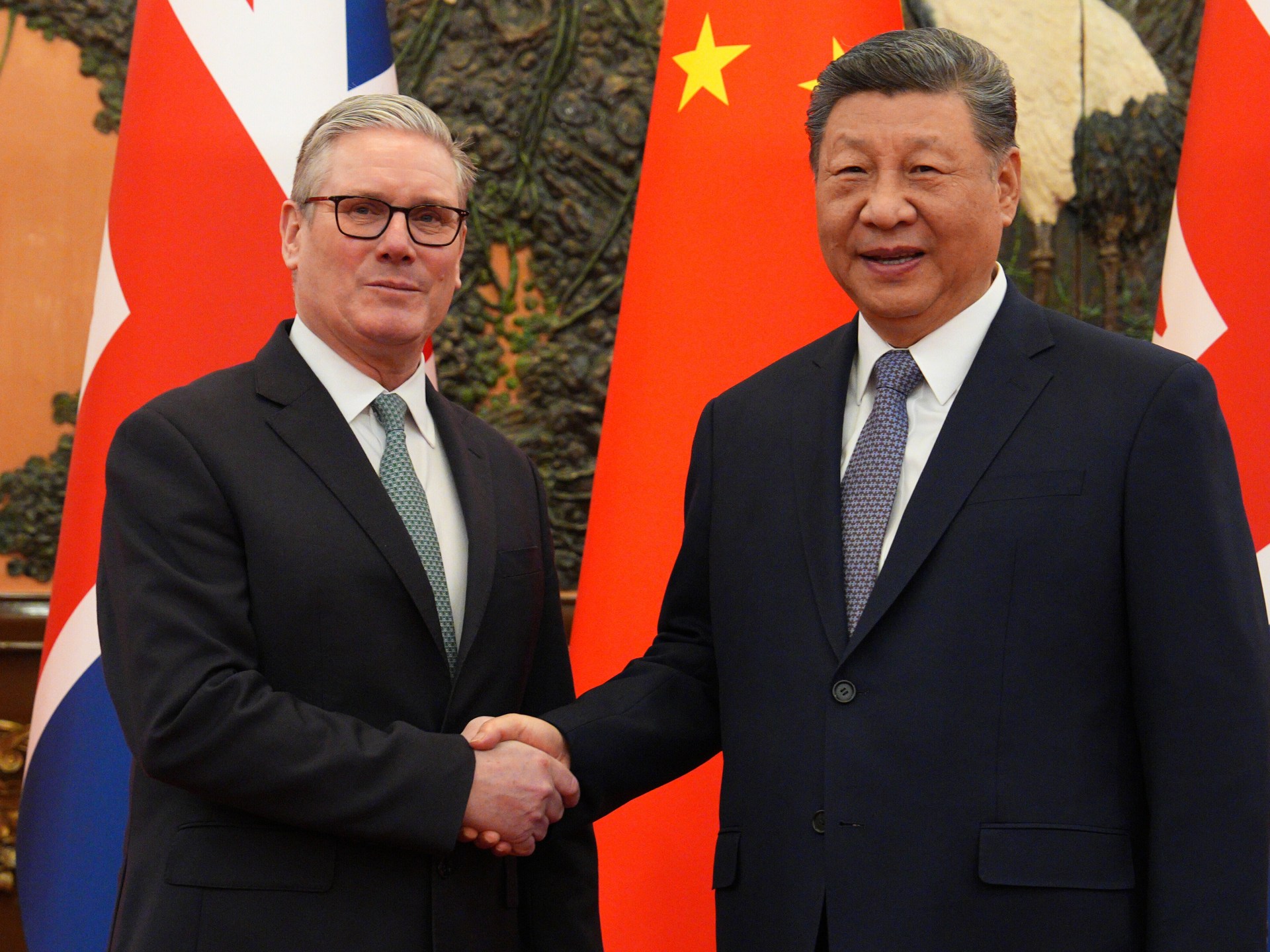 UK Prime Minister Starmer Visits China Seeking Economic Rapprochement Amid Security Concerns