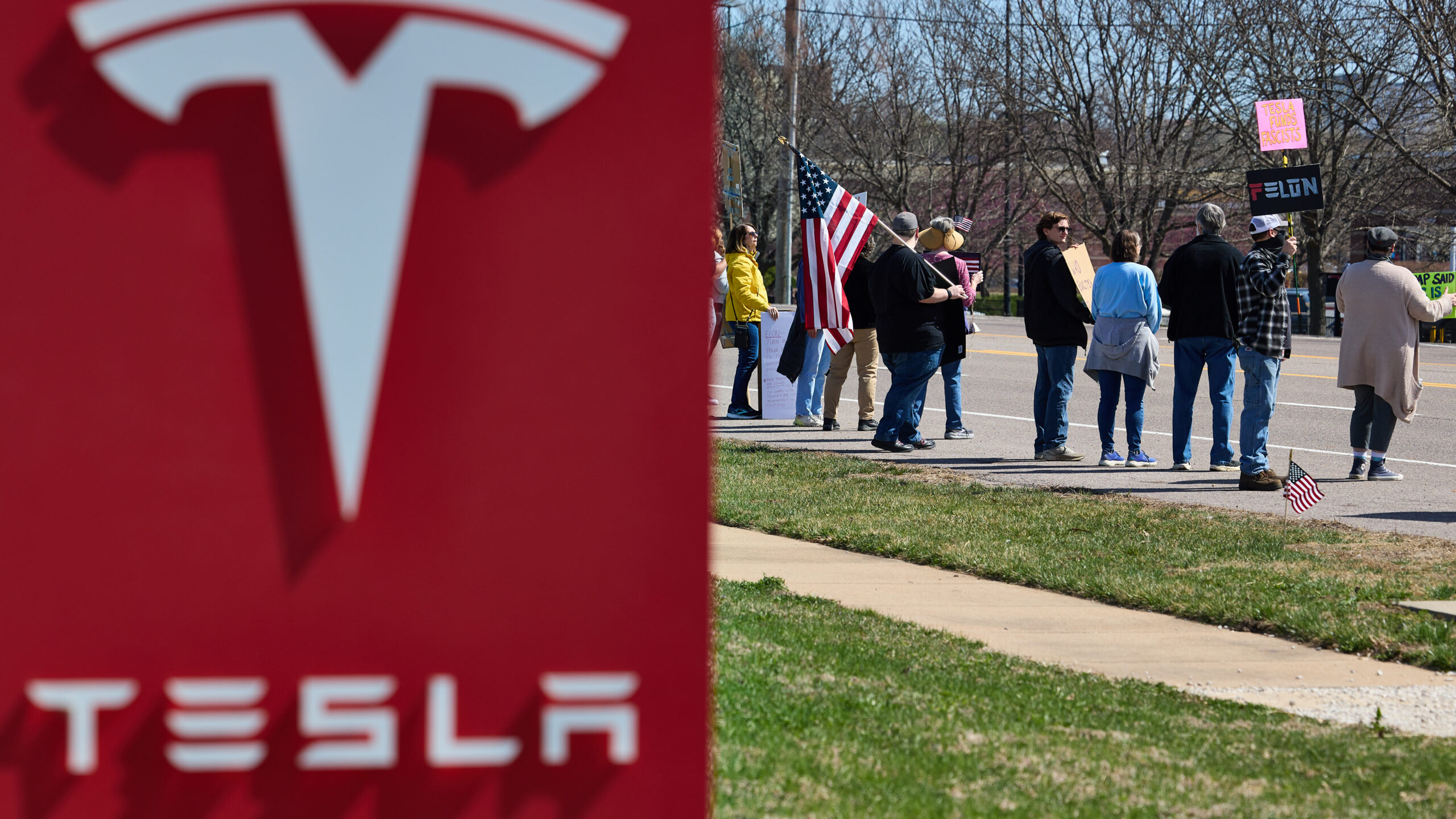 Tesla Reports First Annual Revenue Drop in 2025 Amid Automotive Sales Decline