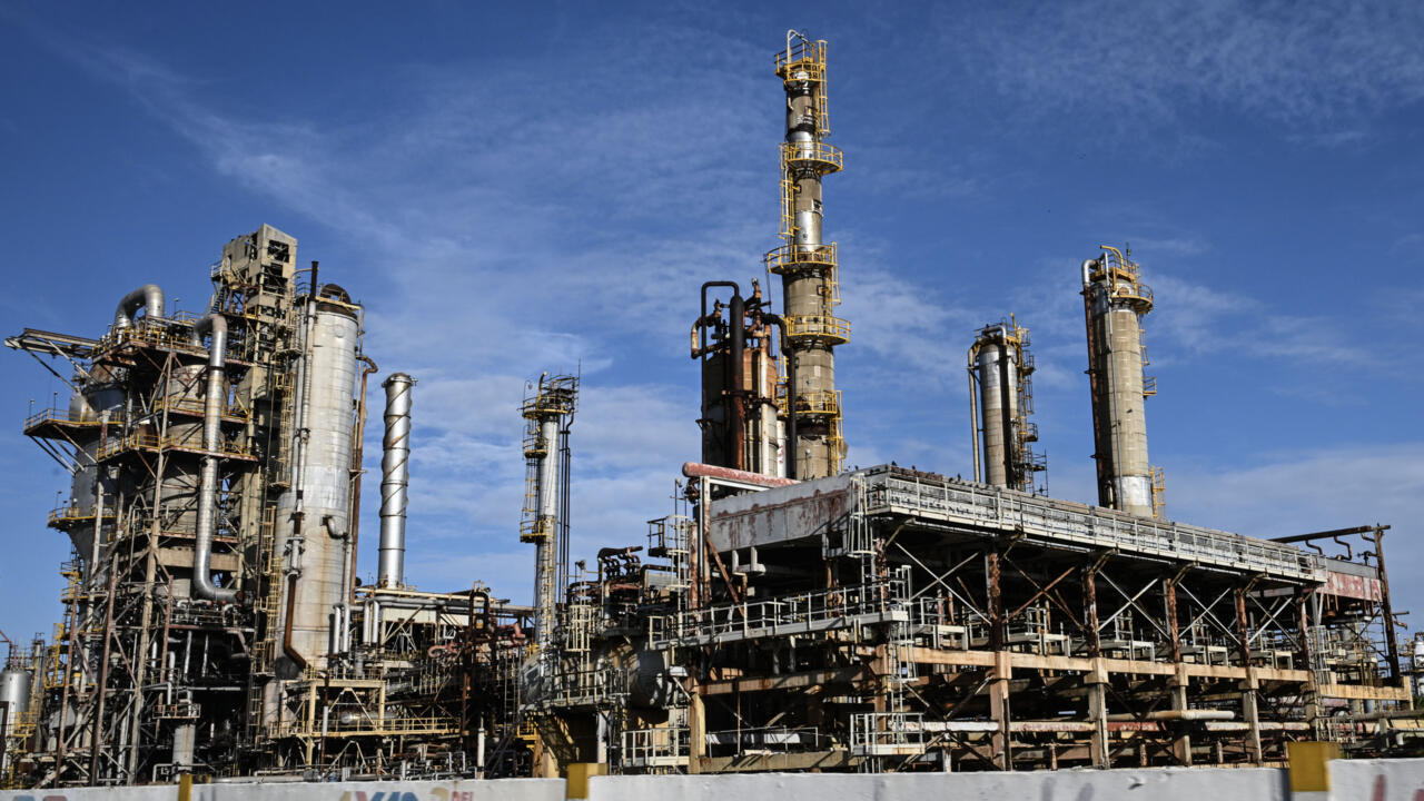 Venezuela Reverses Oil Policy, Approving Sector Privatization Following US Sanctions Easing