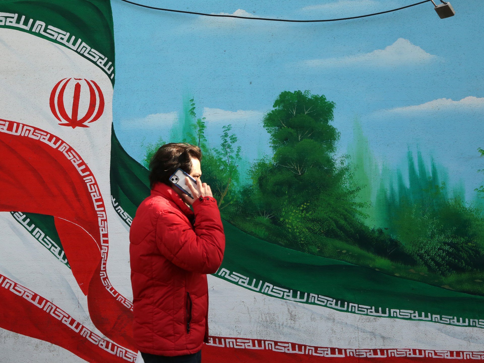 Iran Signals Defense Readiness Amid US Military Buildup and Diplomatic Overtures