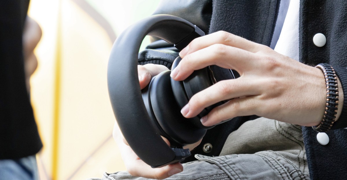 TDM Unveils Neo Headphones That Convert to Bluetooth Speaker Via Kickstarter