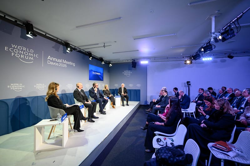 Davos Forum Focuses on Reorganizing Western Economic Order Amid Financial Instability