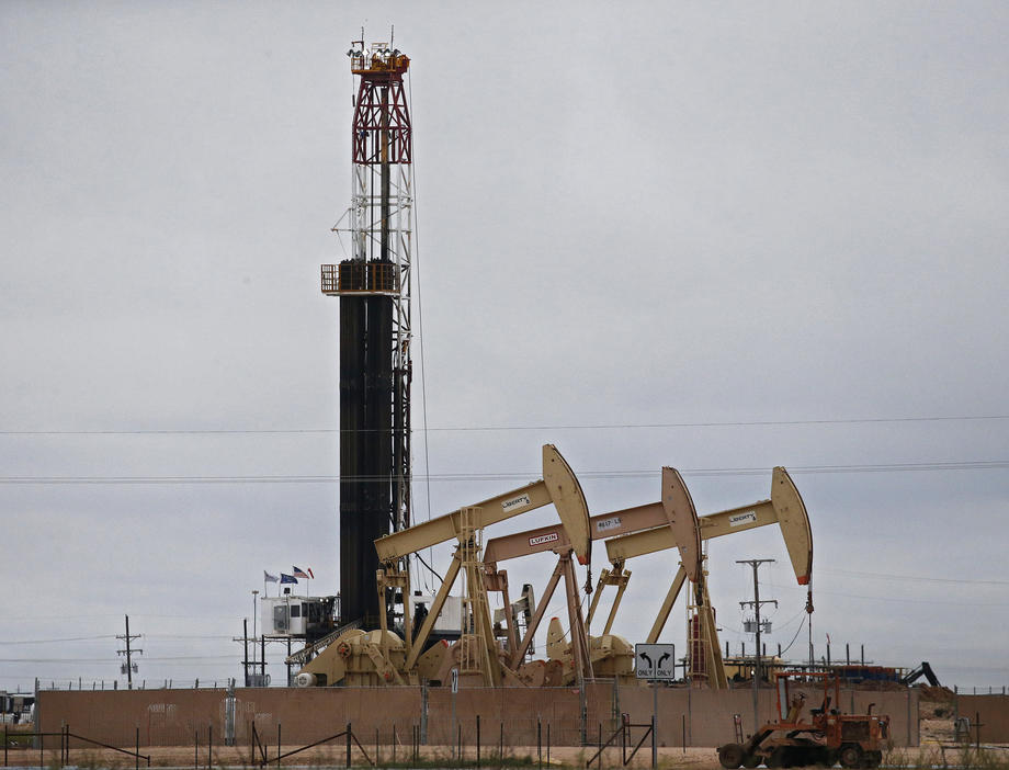 Oil Prices Climb Amid Escalating Geopolitical Tensions Between US and Iran