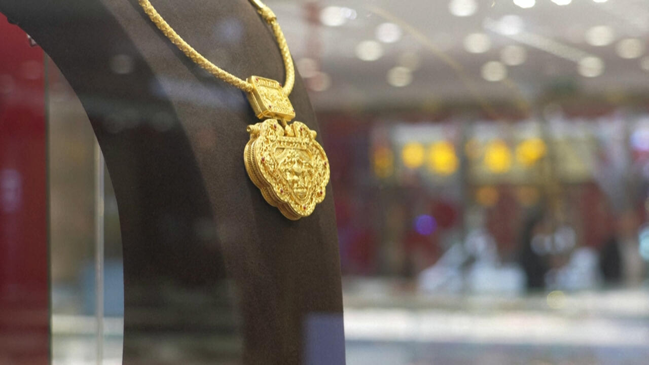 Shanghai Residents Liquidate Gold Holdings Amid Rising Prices
