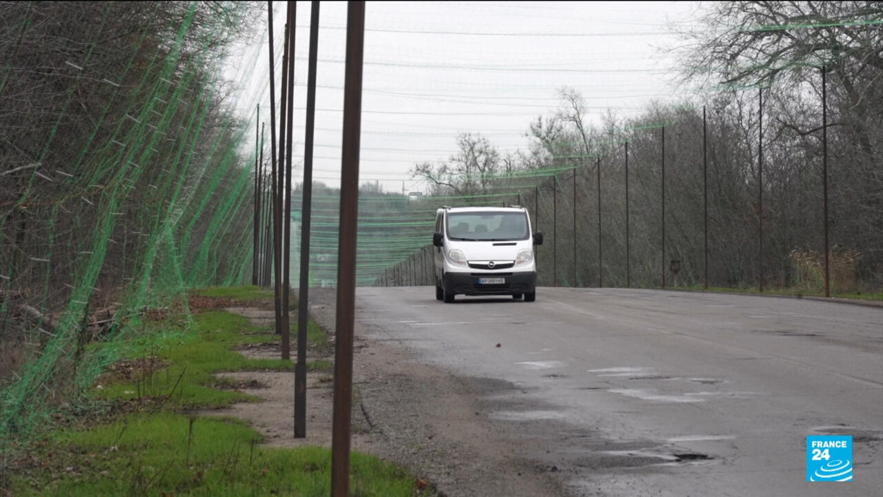 Ukrainian City of Kherson Deploys French Fishing Nets as Drone Defense Barrier