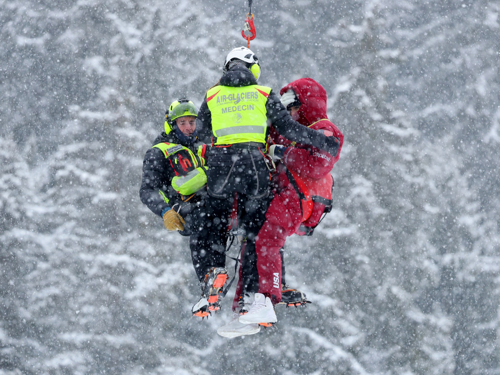 Vonn Airlifted After Crash in Final Pre-Olympic Downhill; Status Uncertain