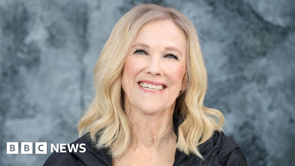 Comedic Actress Catherine O'Hara, Star of 'Schitt's Creek,' Dies at 71