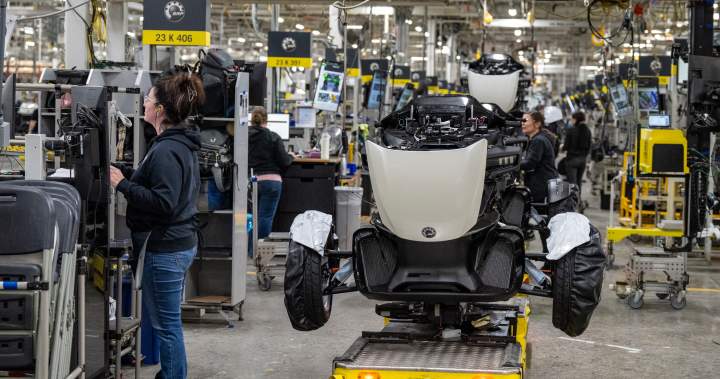 Canada's GDP Stalls at Zero Growth in November Amid Manufacturing Contraction