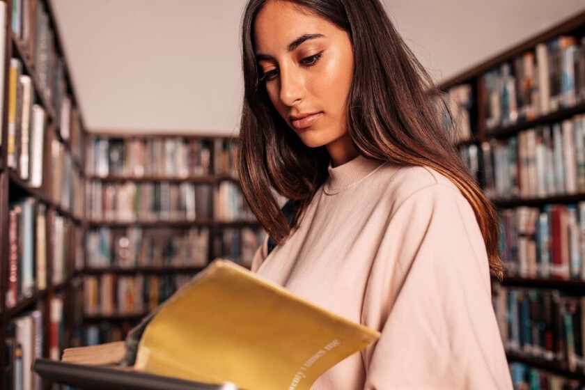 Funcionaria de la SEP admite fallas en comprensión lectora desde primaria que afectan universidades