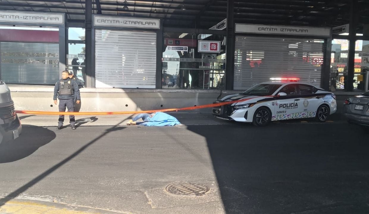 Motociclista muere tras caer de puente vehicular en Iztapalapa