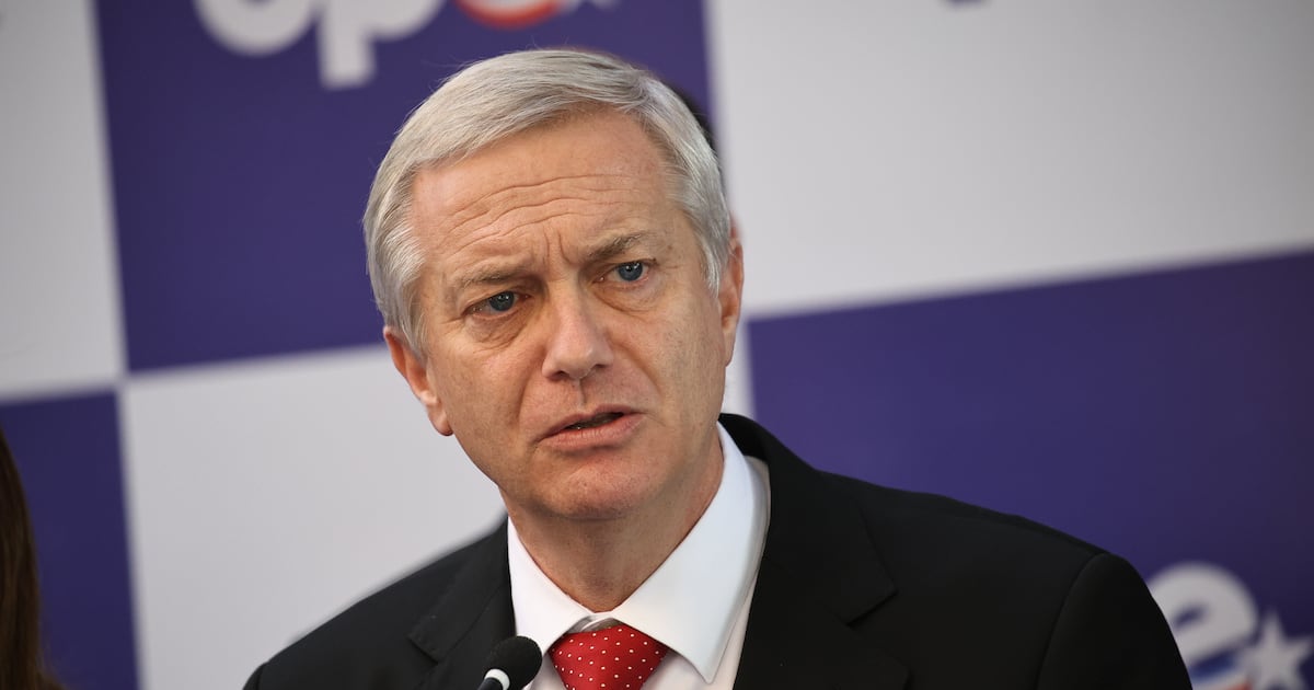 Kast pide claridad a La Moneda sobre cable chino mientras Pérez Mackenna monitorea tensión con EE. UU.