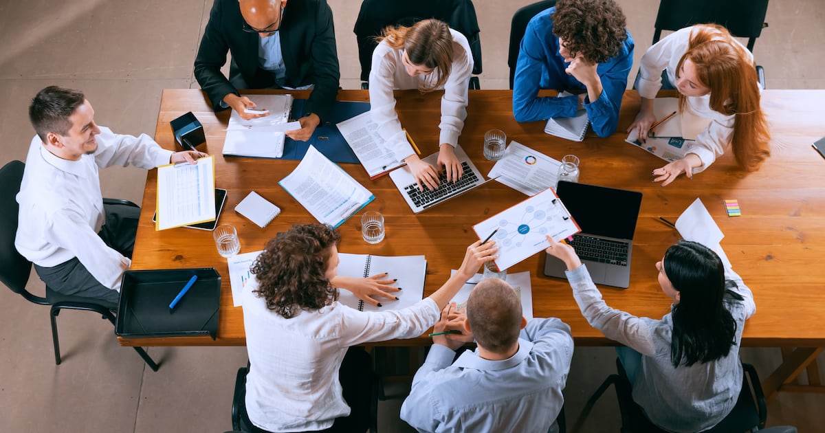 Retención de talento joven chileno desafía al envejecimiento demográfico, según estudio