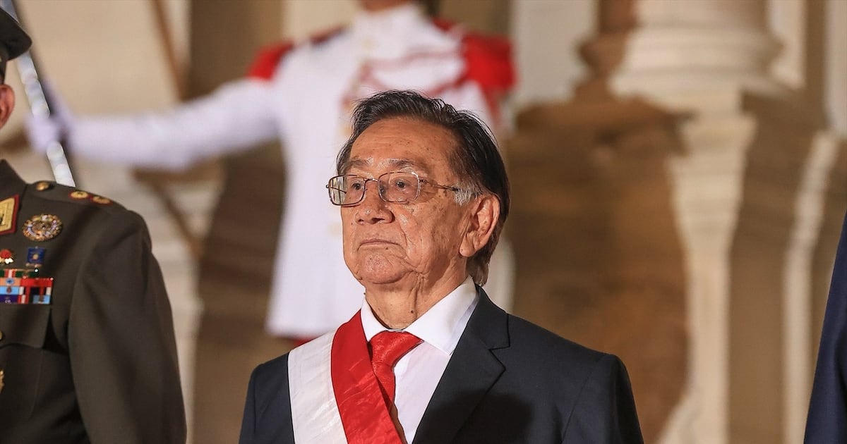 Presidente peruano Balcázar ratifica juramentación de gabinete pese a roces con premier De Soto