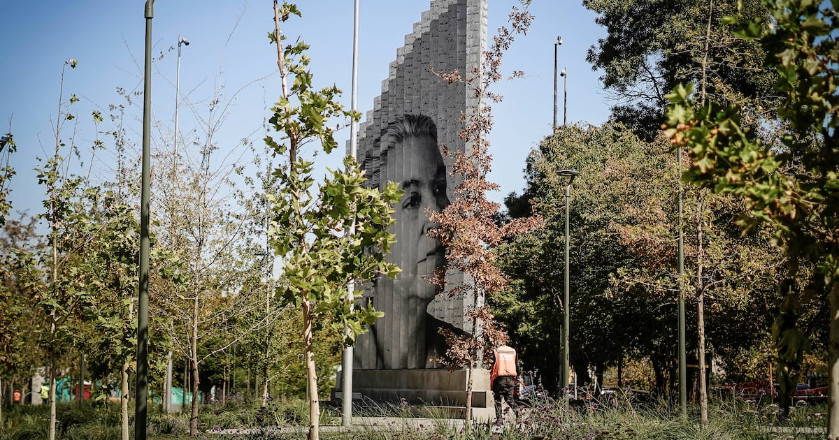 Monumento a Gabriela Mistral en Baquedano finaliza detalles para su inauguración