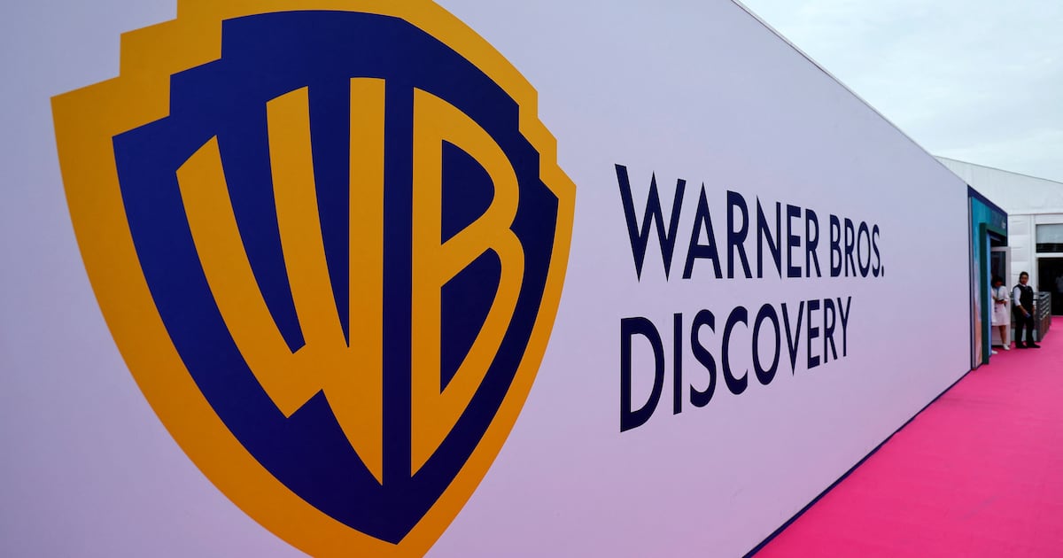 Warner Bros. Discovery evalúa oferta mejorada de Paramount Skydance mientras mantiene acuerdo con Netflix