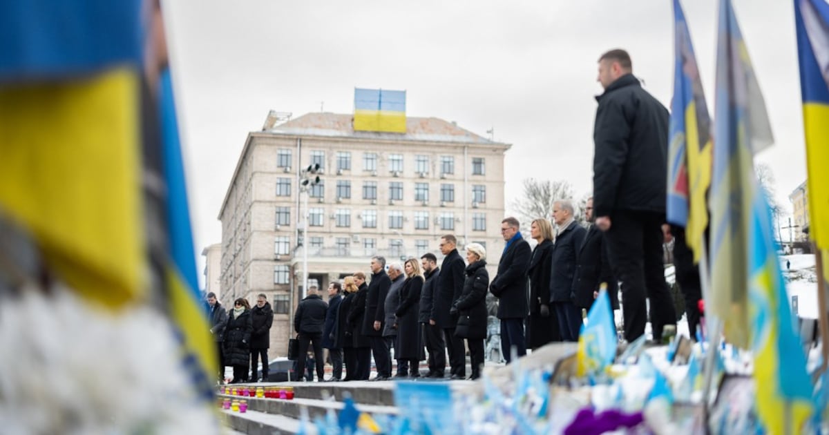 Zelensky presiona a la UE por sanciones y fecha de ingreso en el cuarto aniversario de la invasión