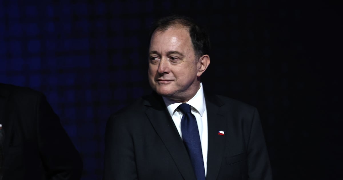 Poduje discrepa con Bellolio sobre el retorno del monumento a Baquedano