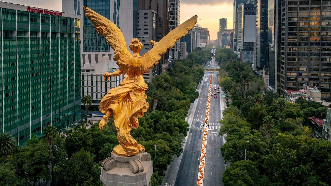 Economía mexicana crece 0.9% en cuarto trimestre, superando previsiones