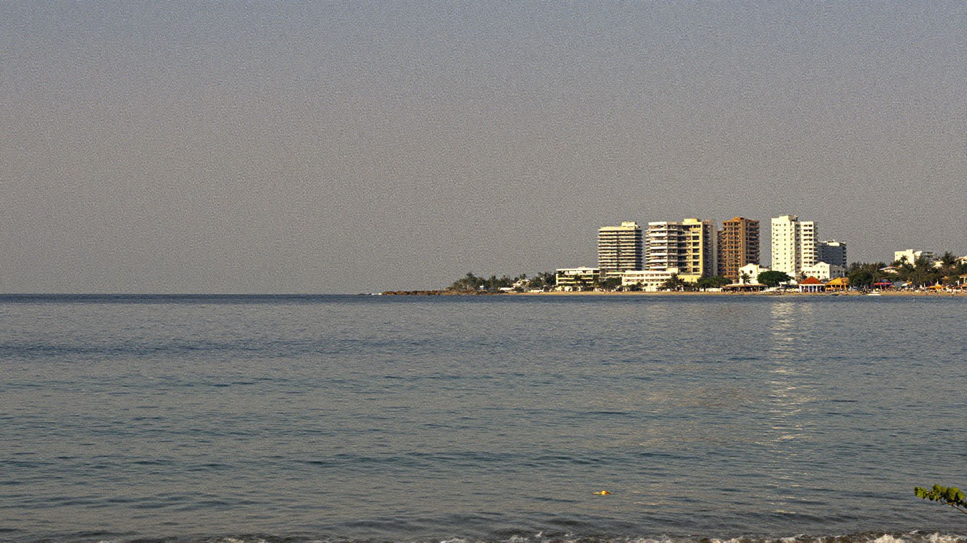 Reportes de Acapulco muestran actividad diversa entre clima y seguridad