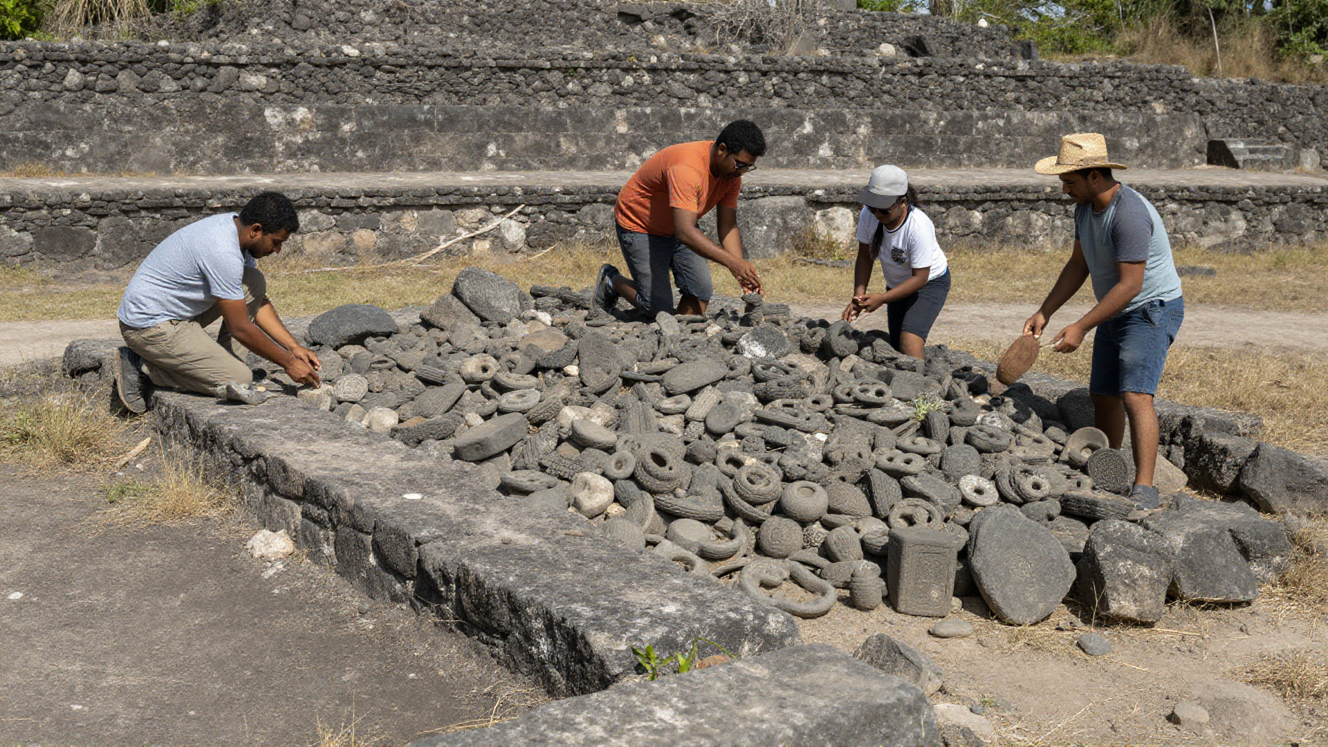 Arqueólogos analizan posible hallazgo prehispánico en Veracruz