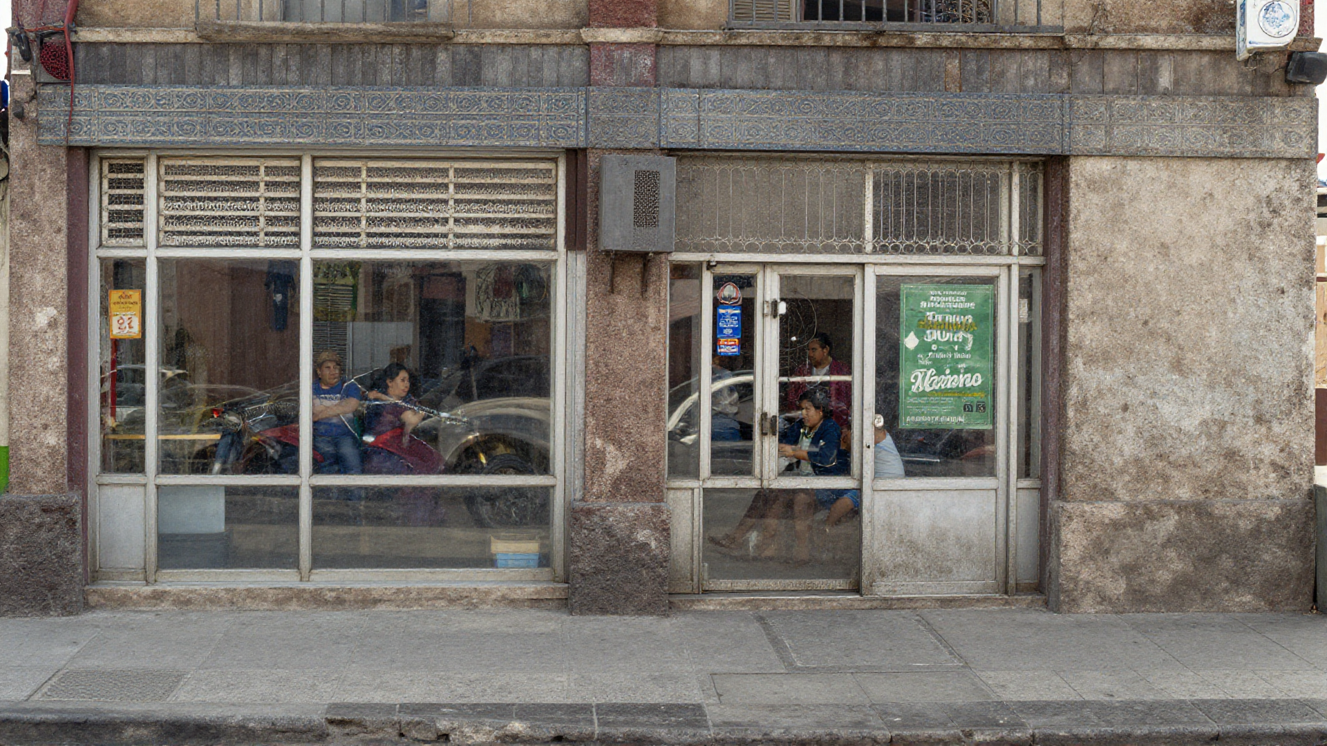 ICE Raids Slow Economic Activity in Chicago's Key Hispanic Business Corridor