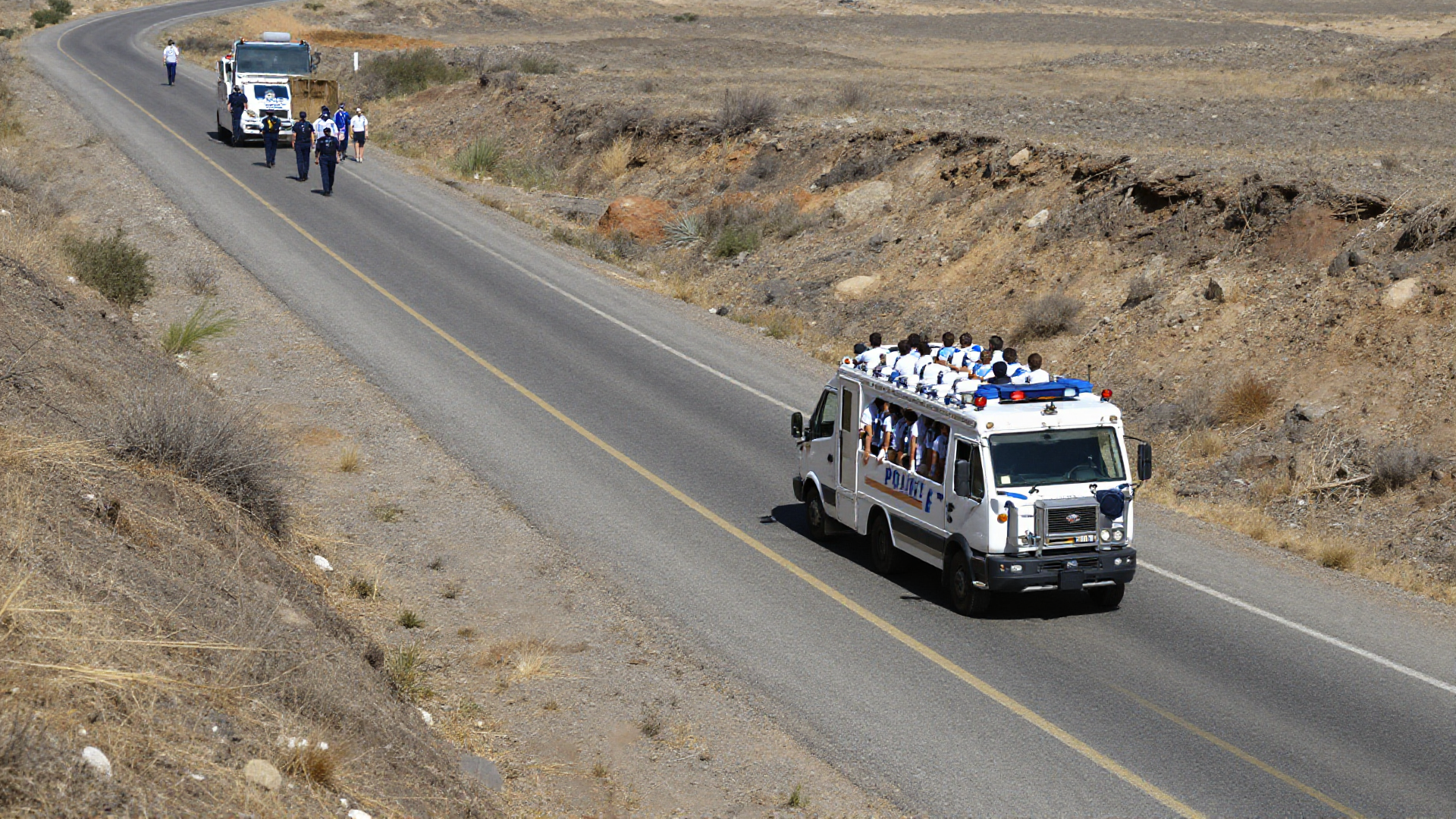 Trasladan a 13 detenidos de Tapalpa a Guadalajara tras operativo en Jalisco