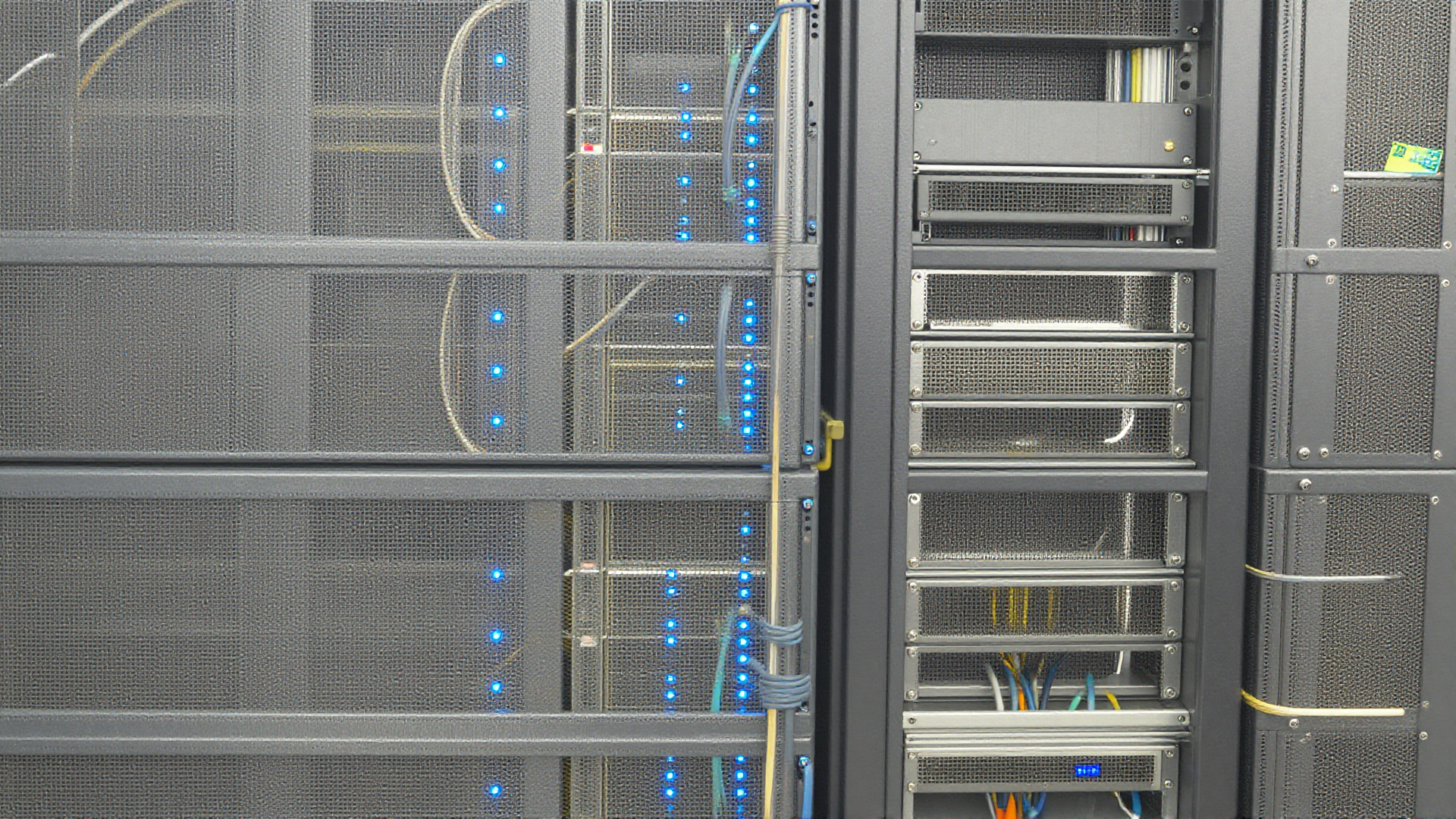 Database Systems Prioritize String Compression for Query Performance Over Size Reduction