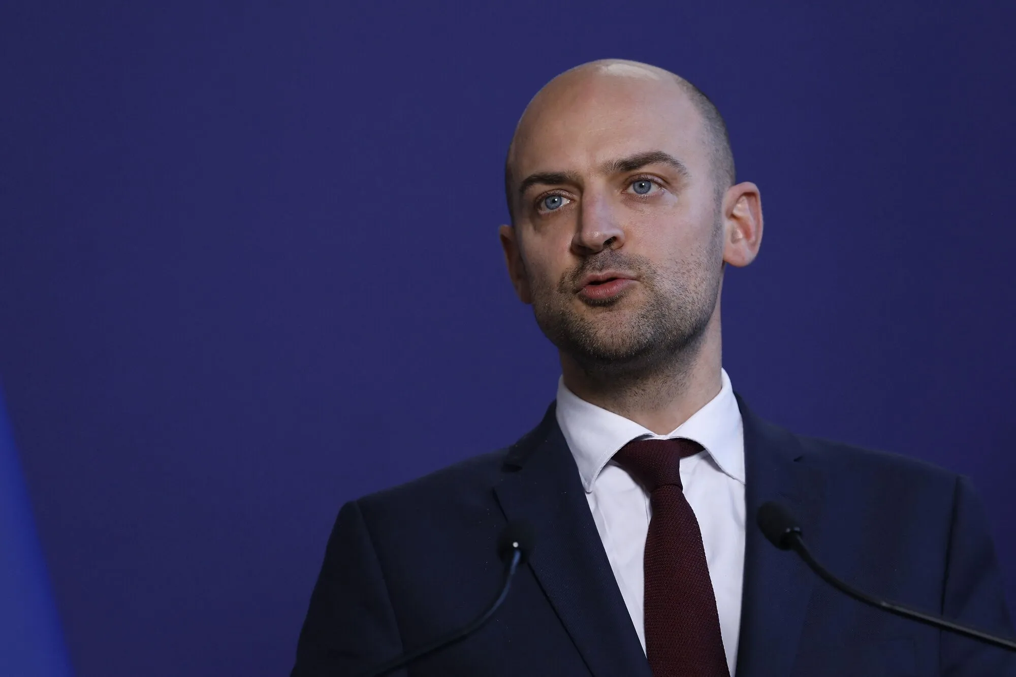 France Confirms EU is Ukraine's Primary Funder While Maintaining Dialogue Channel with Russia