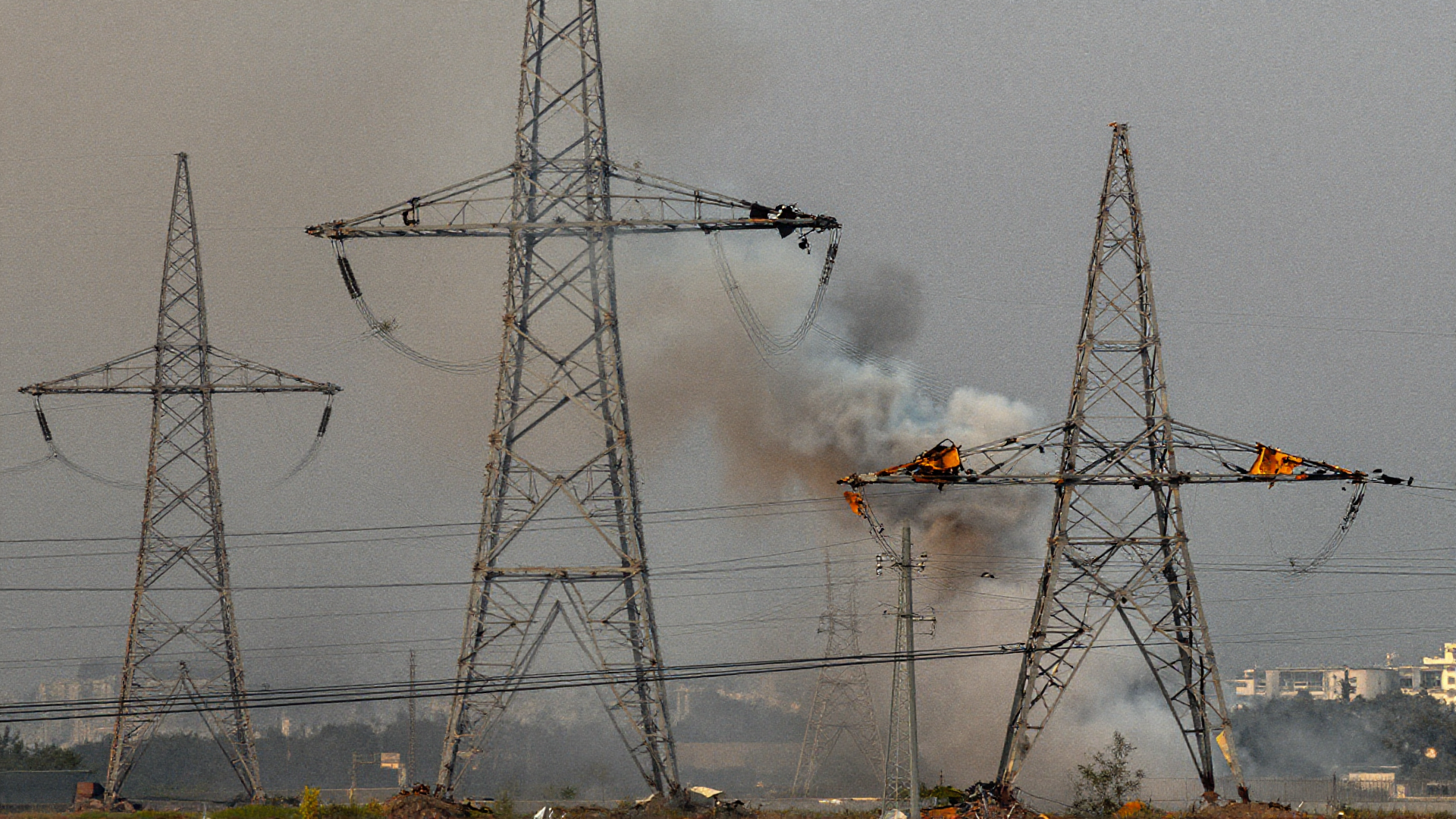 Russian Strikes Target Ukrainian Infrastructure Ahead of US Trilateral Talks