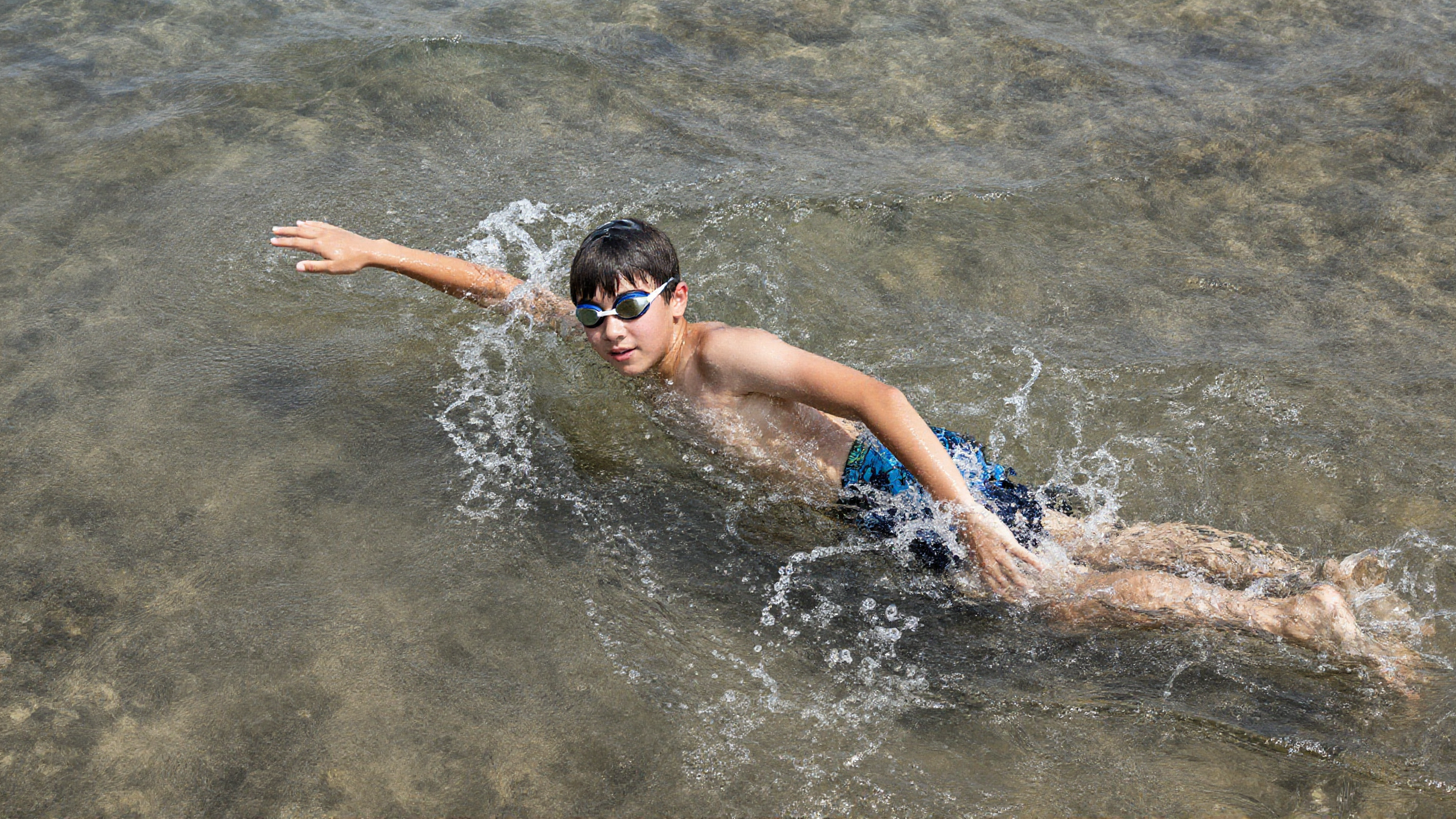 Australian Teen Swims 4km to Alert Authorities After Family Swept Offshore