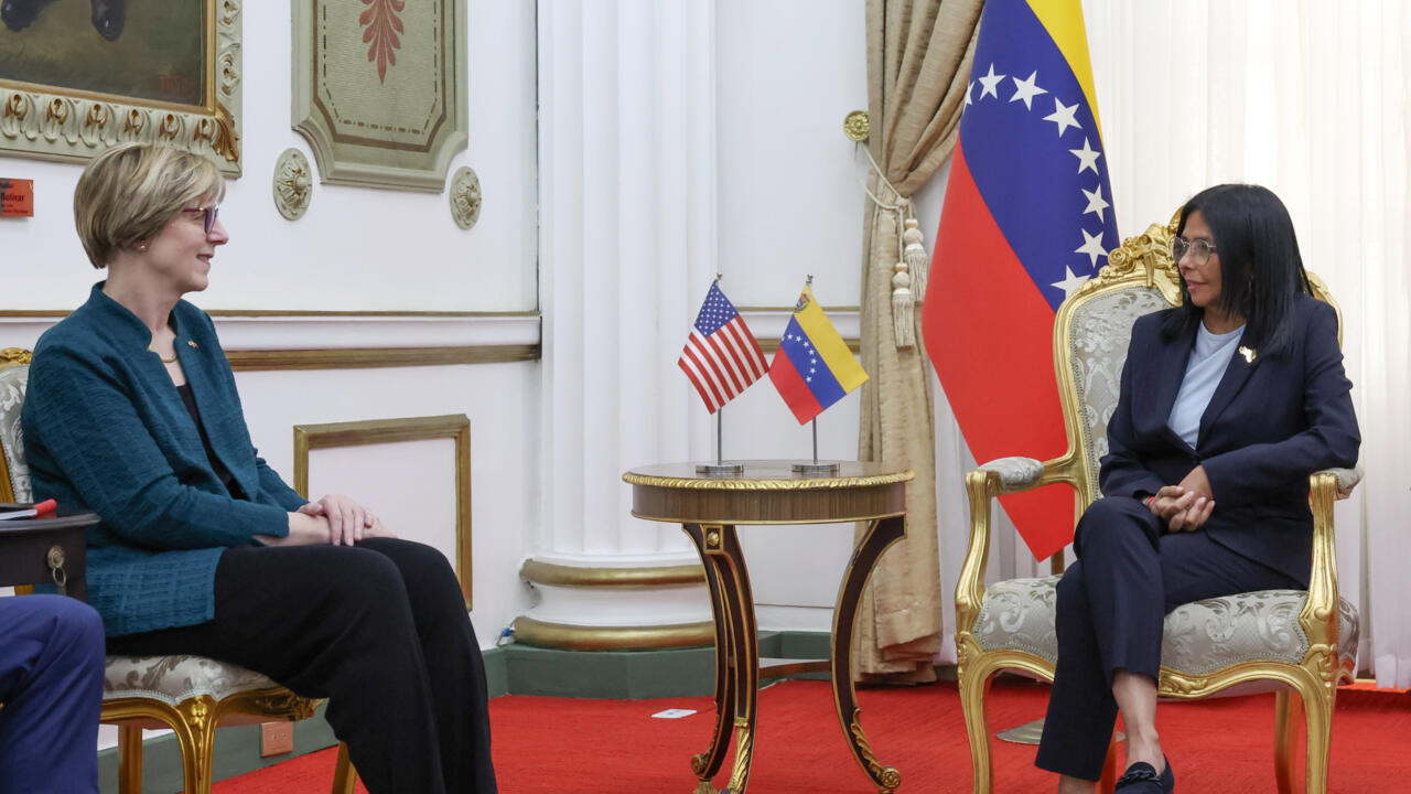 US Envoy Meets Venezuela's Interim Leader on Post-Maduro Economic Transition