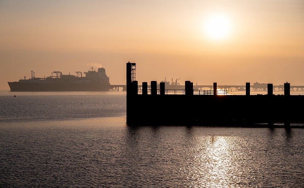 Oil Prices Drop, US Stocks Rise as Hormuz Shipping Improves