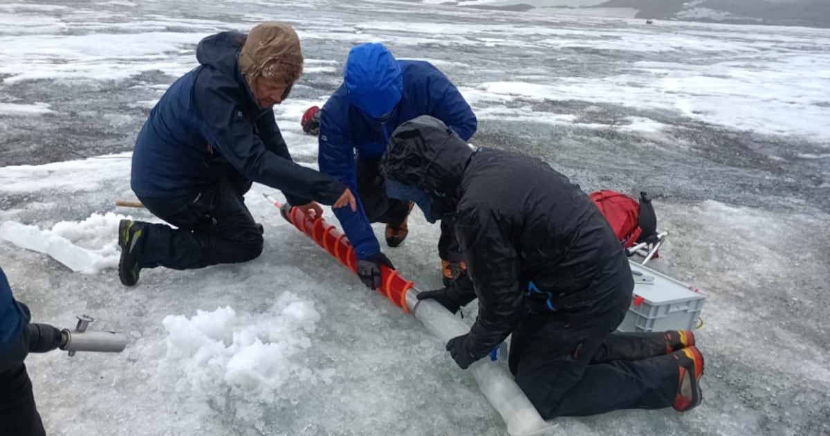 Antarctic Lakes Connect to Ocean Underground, Study Finds