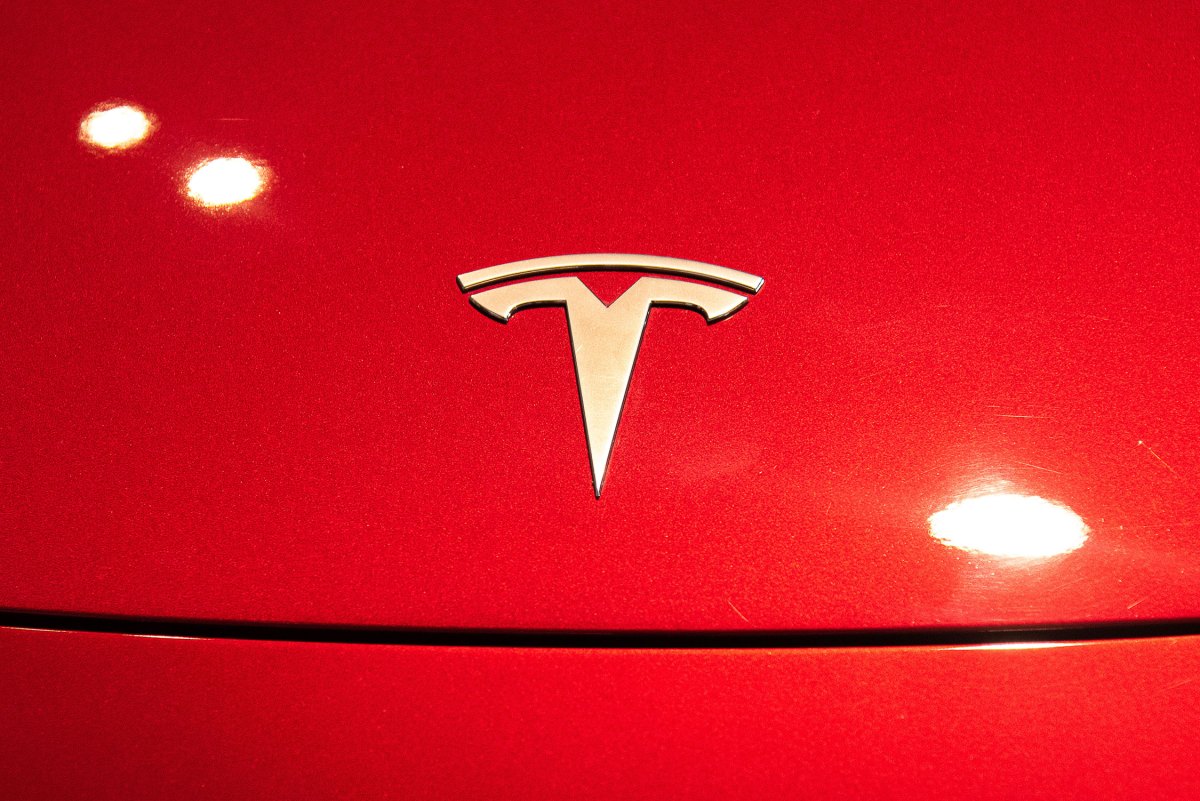 NHTSA Upgrades Tesla FSD Probe to Engineering Analysis Amid Safety Concerns