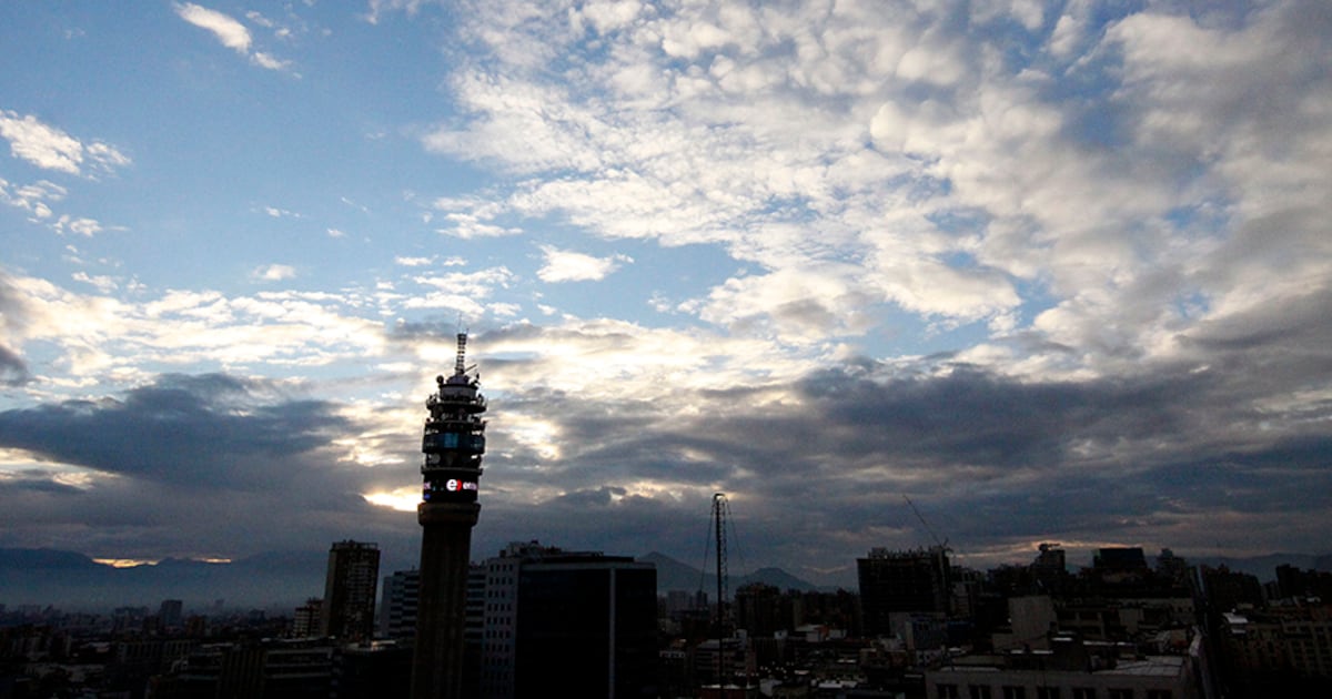 Chilean Air Force Rehearsals Explain Santiago Sky Noises Amidst Anniversary Preparations