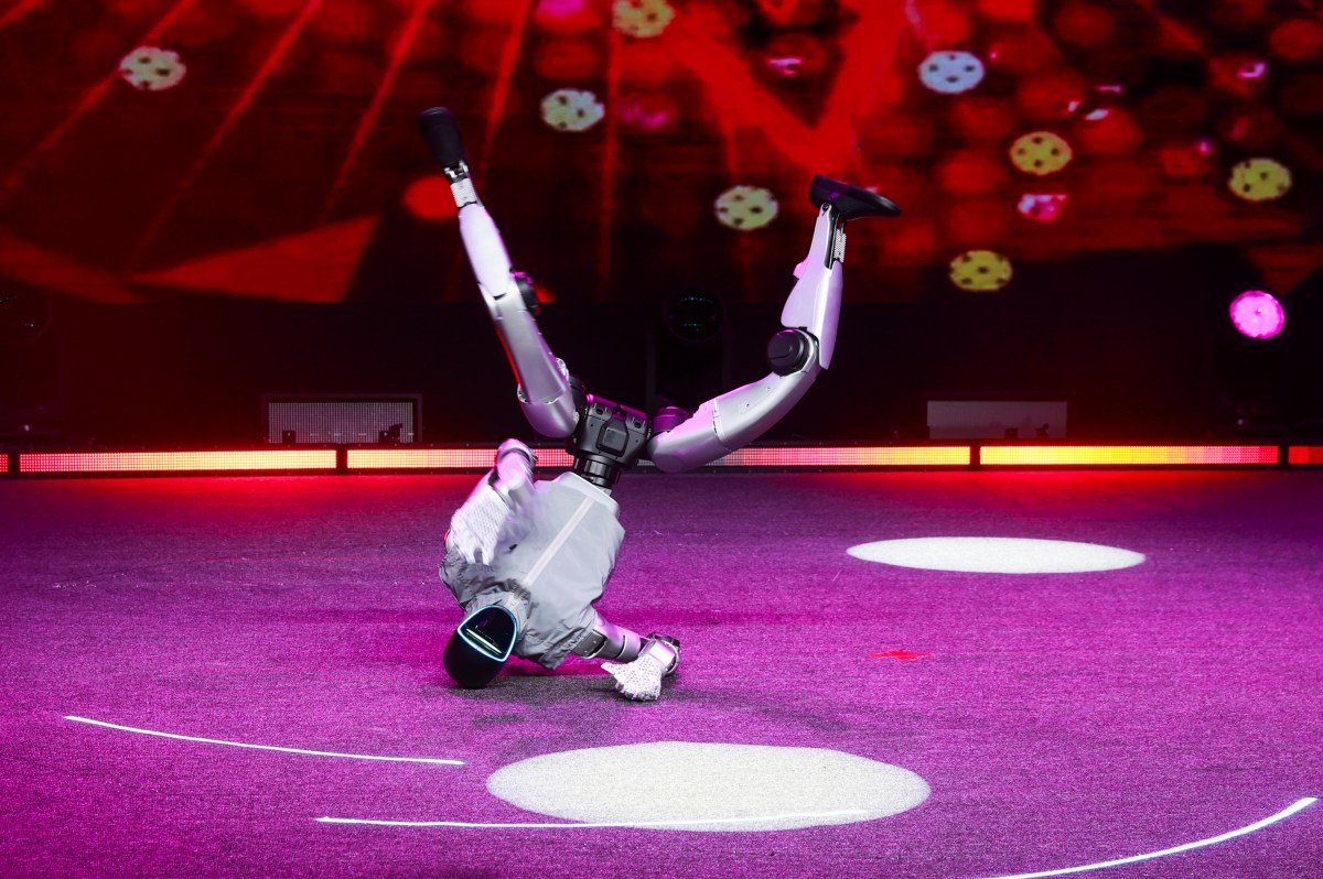 Haidilao Employees Restrain AgiBot X2 Robot After Dance Malfunction in Cupertino