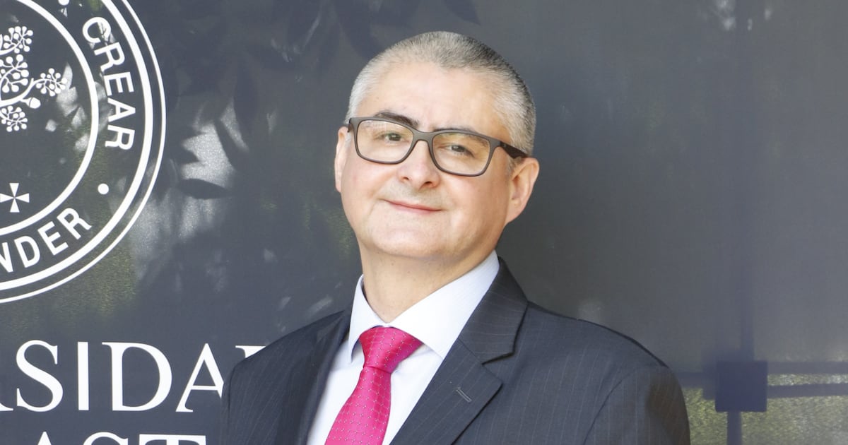 Exbanquero de 53 años obtiene dos ingenierías y magíster en Universidad San Sebastián