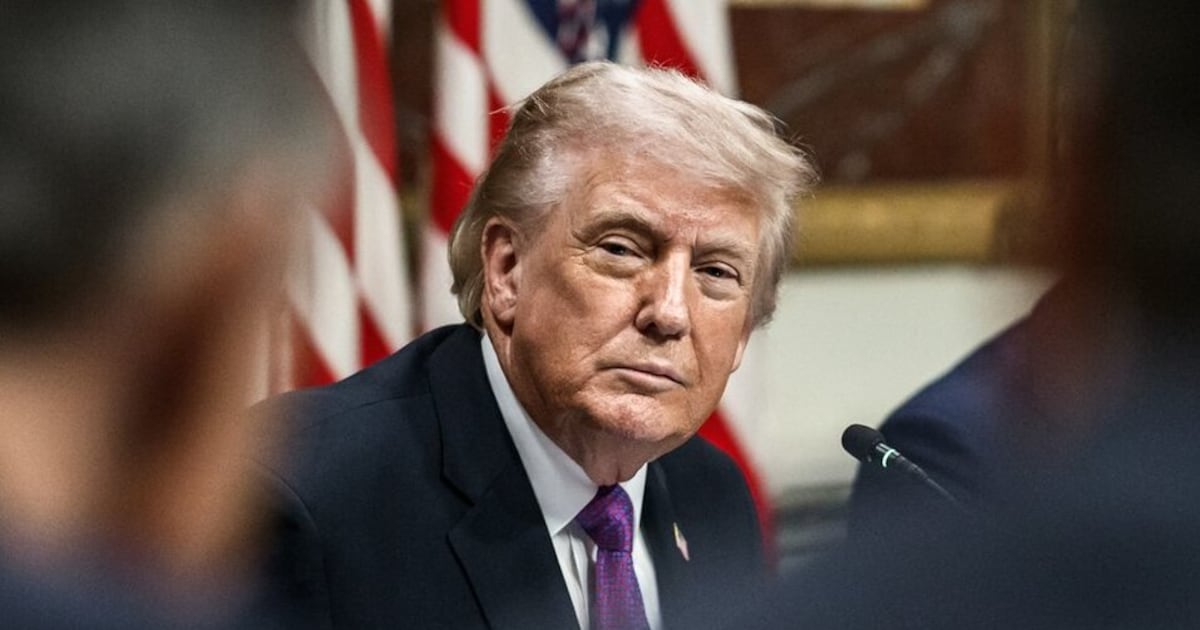 Trump anuncia pausa en ataques a Irán y el dólar cae en Chile