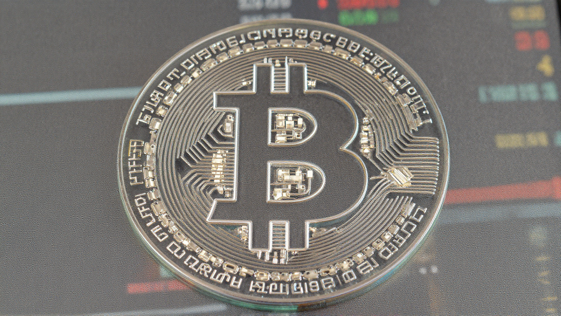 Bitcoin Volatility Signals Bottom Near $60,000 as Traditional Markets Lag