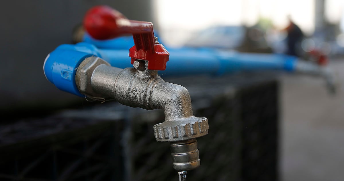 cortes de agua afectan a cinco comunas de la Región Metropolitana este miércoles