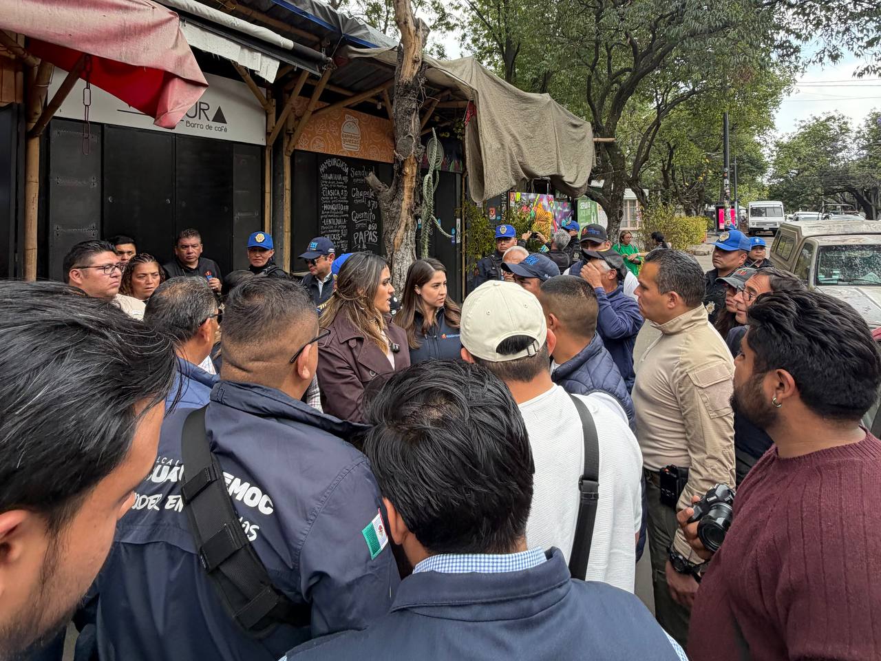 Alcaldía de Cuauhtémoc retira estructuras no autorizadas en Roma Norte por riesgos a la seguridad