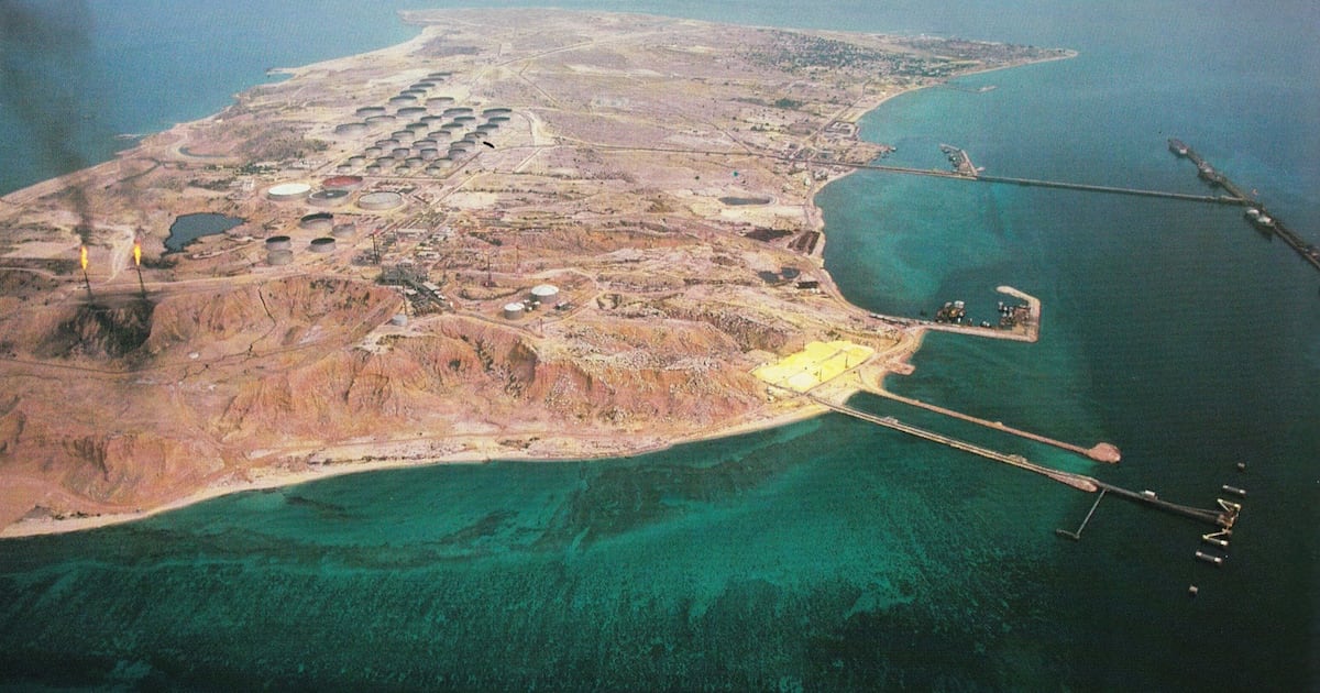 Irán reforzaría defensas de la isla de Jark ante amenaza de ataque terrestre estadounidense