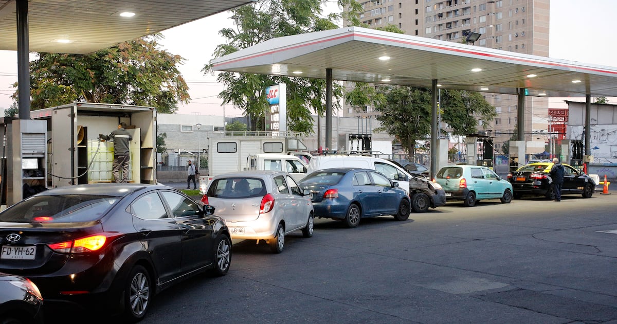 Enap oficializa alza histórica en precios de combustibles para marzo