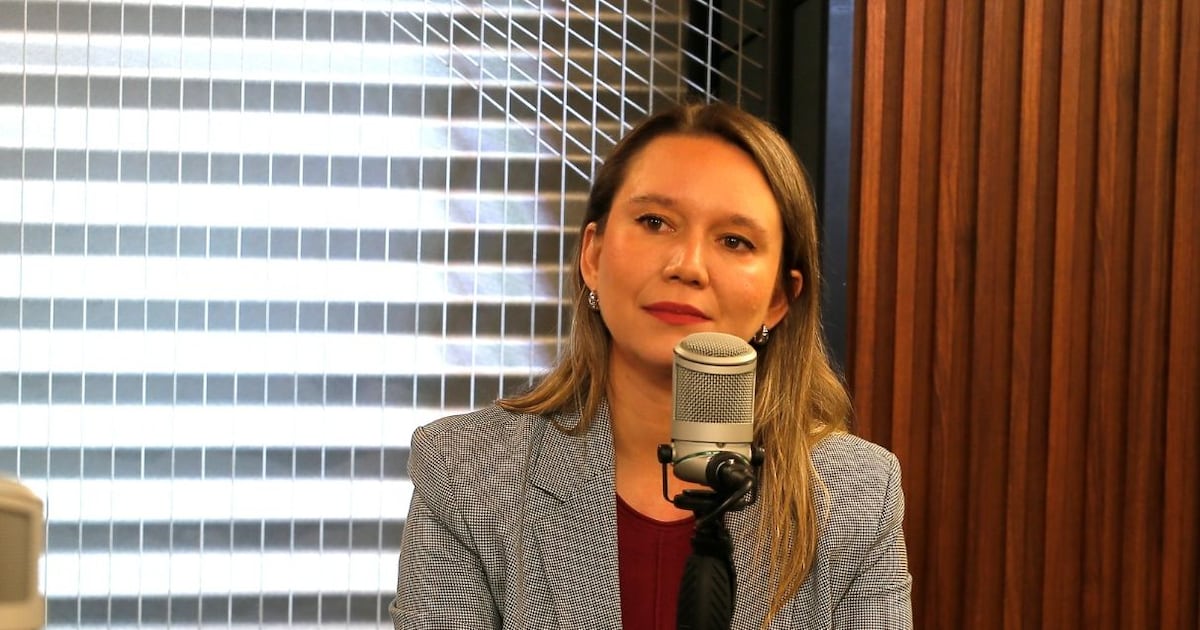 Alcaldesa de Las Condes critica alza en bencinas y pide oposición constructiva