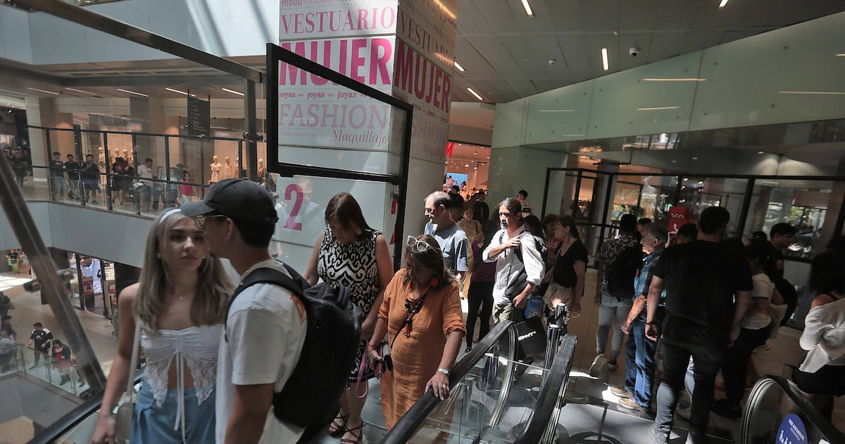 Ventas minoristas en Chile crecen en febrero pero combustibles amenazan consumo