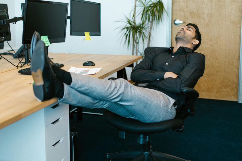 Estudio revela que siestas de seis minutos mejoran la memoria en trabajadores