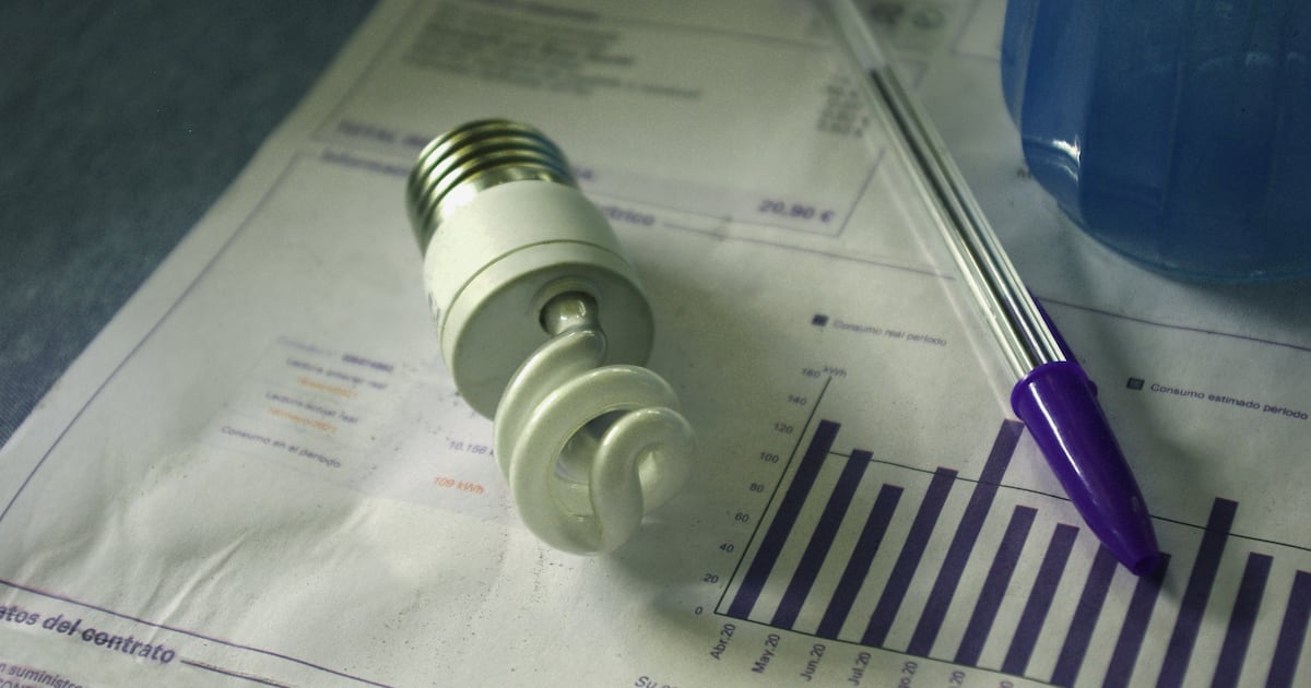 Gobierno chileno no tiene fórmula para amortiguar alza de cuentas eléctricas en abril