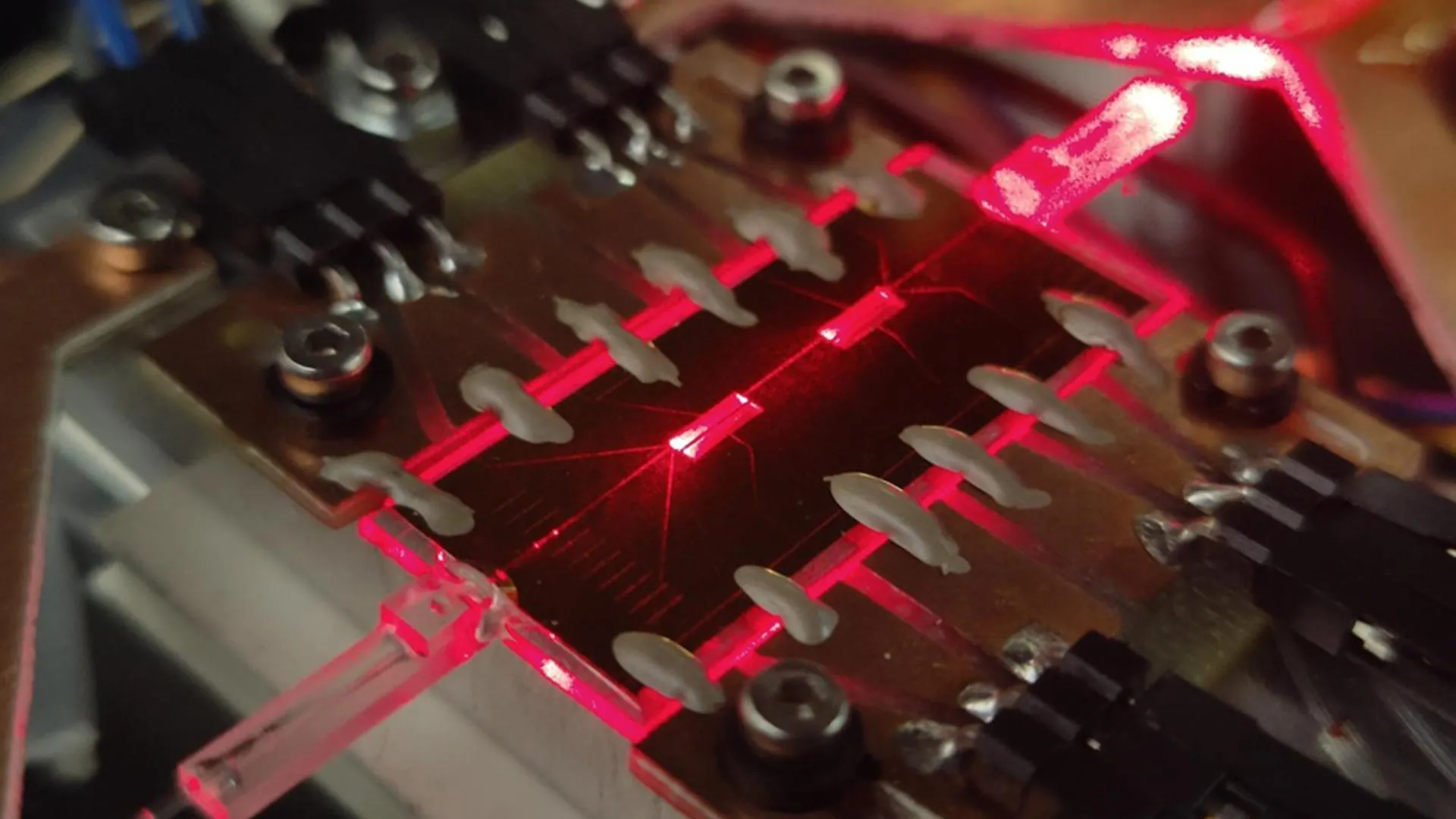 Italian Researchers Develop Glass-Based Quantum Security Chip