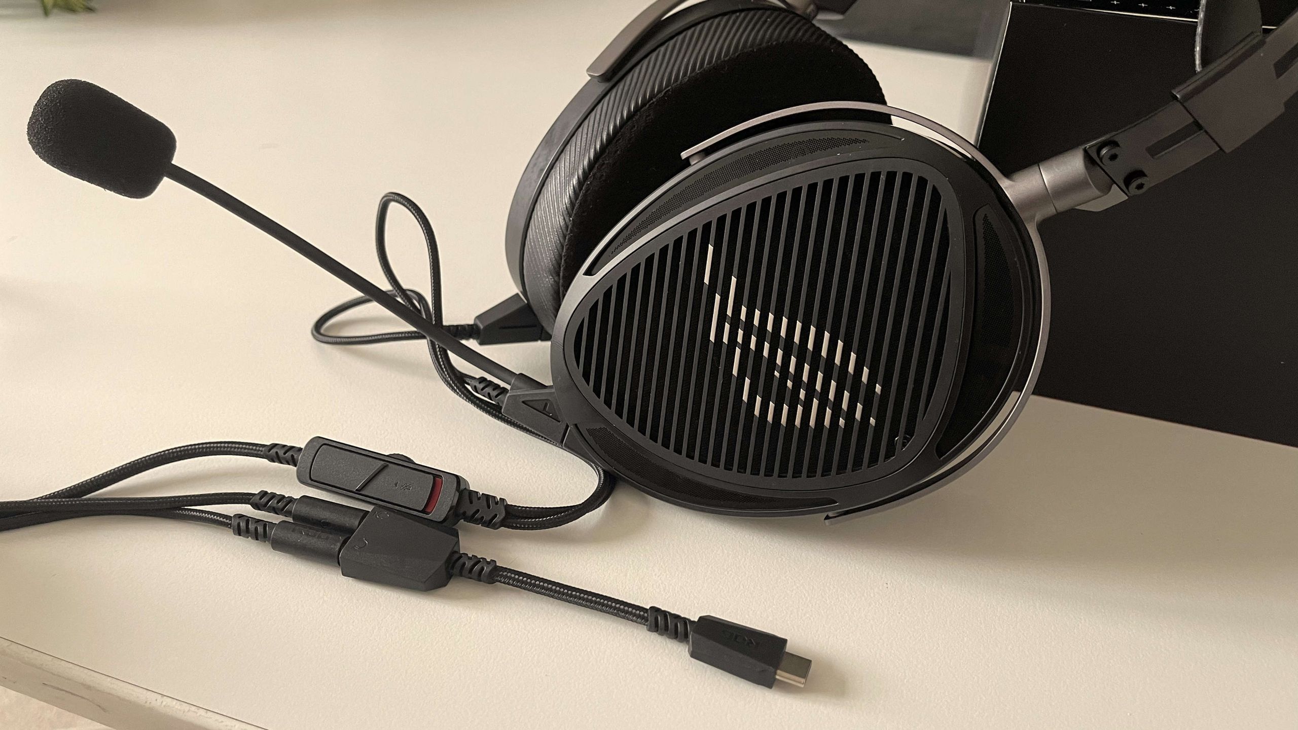 ASUS ROG Kithara Headset Blends Audiophile Sound with Gaming Branding